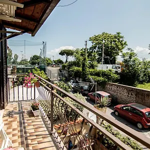  Bed & Breakfast Yourquadrarooms Italia